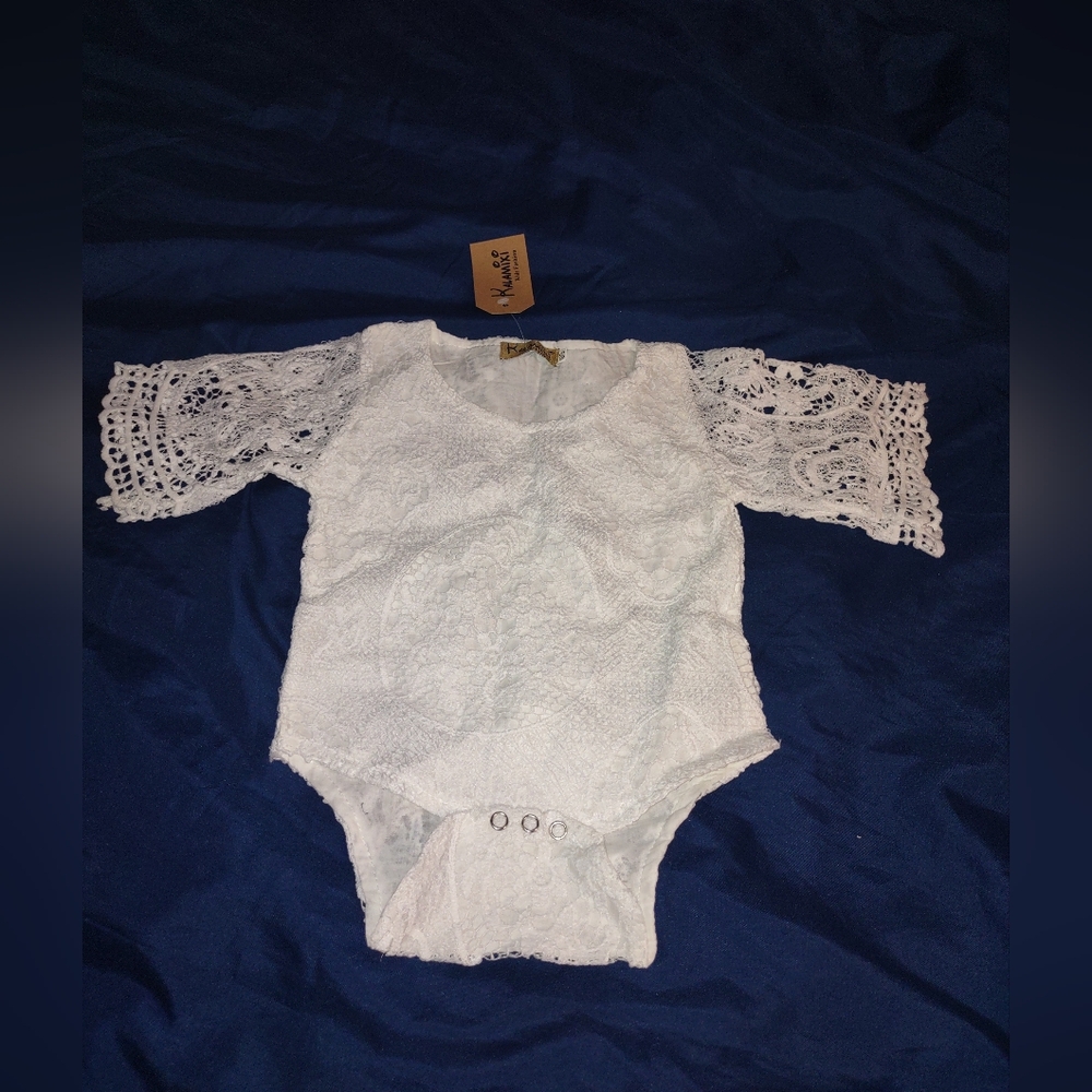 Kalamixi White Crocheted Floral Kids Long Sleeve Onesie/Size 0-3 Months (Girl)